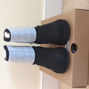 Brand New Uggs Bailey Bow II size 12